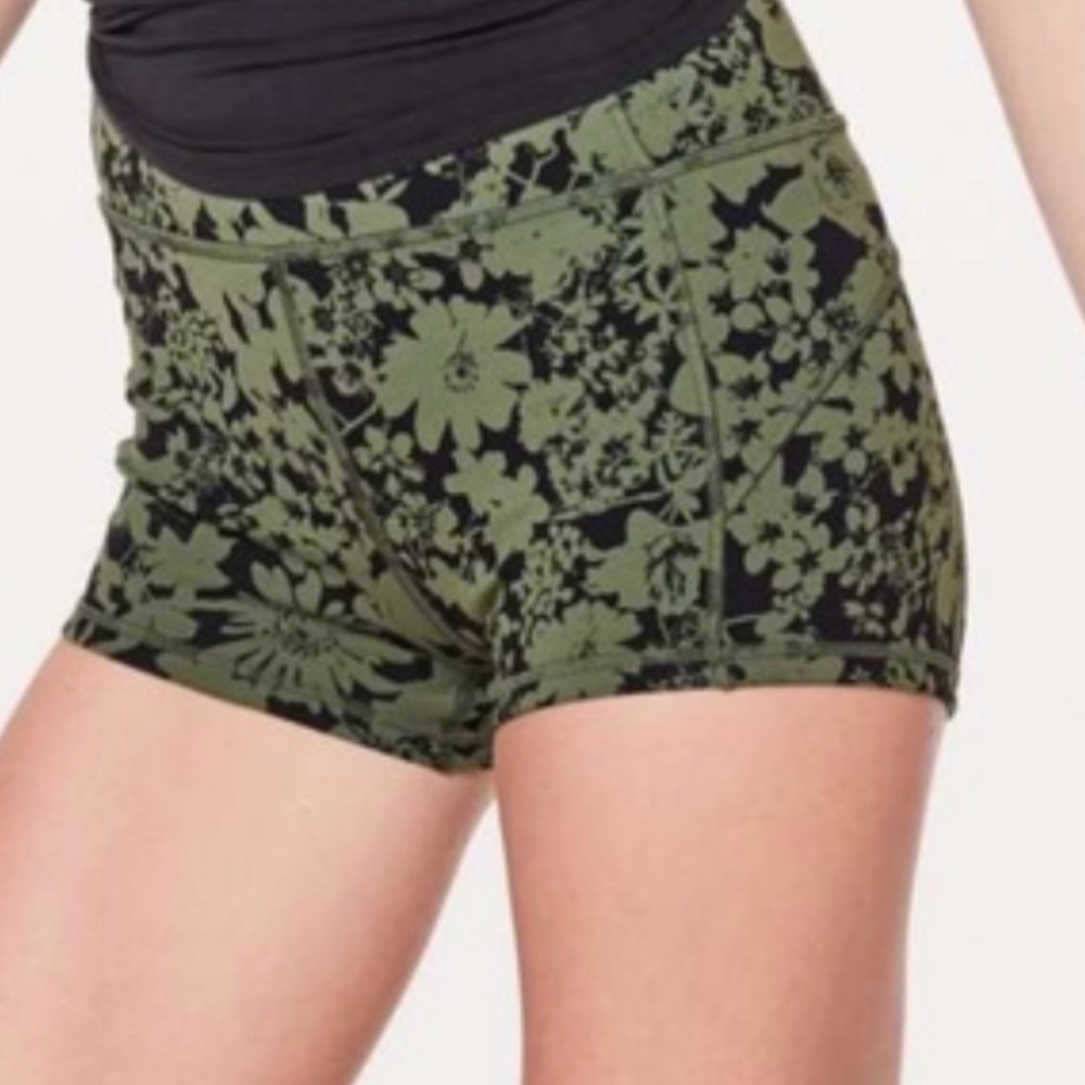 Lululemon athletica womens Floral Green Women's Shorts size 10